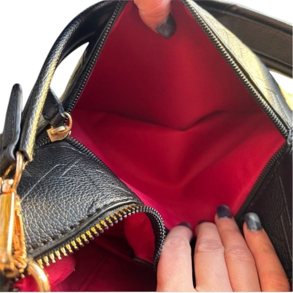 NWT Beautiful Adrienne Vittadini Embossed Shoulder Bag **Retails for $210 - Picture 8 of 9